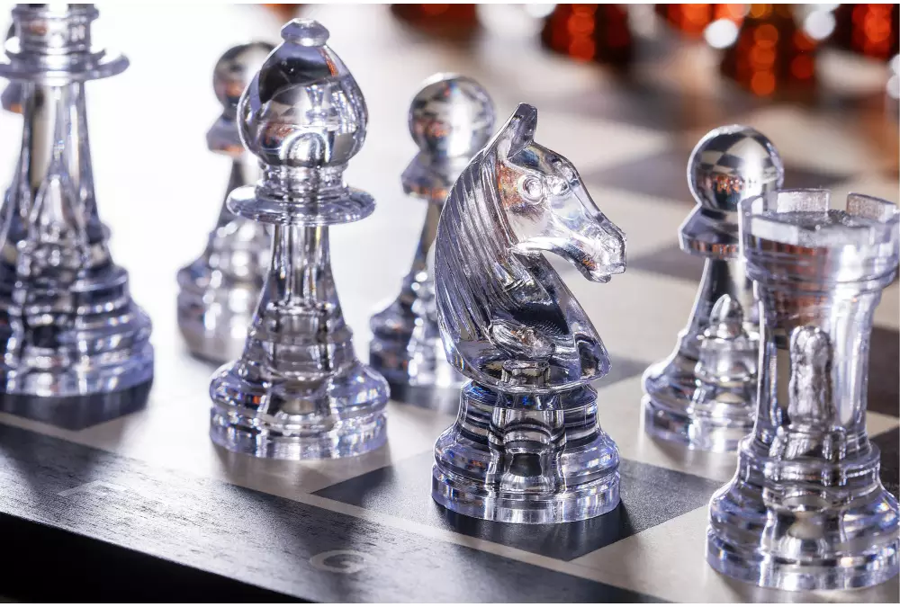 Figury szachowe Staunton nr 6, transparentno-bursztynowe (król 96 mm)